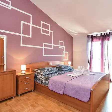 Holiday home Six-bedroom In