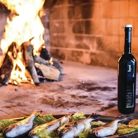 Holiday home Six-bedroom In Podstrana