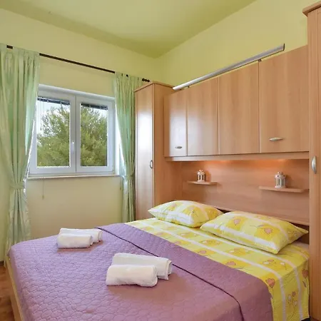 Six-bedroom In Holiday home *