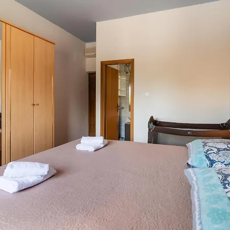 Holiday home Six-bedroom In *