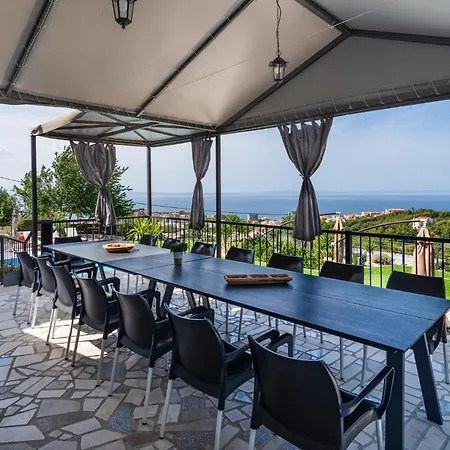 Six-bedroom In * Podstrana