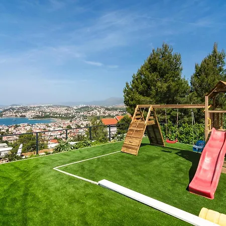 Six-bedroom In * Podstrana