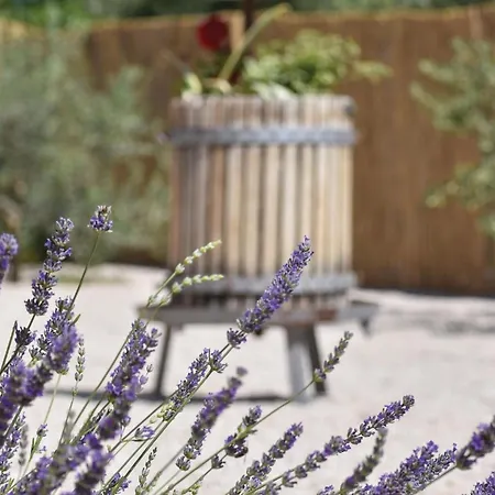 Six-bedroom In Podstrana