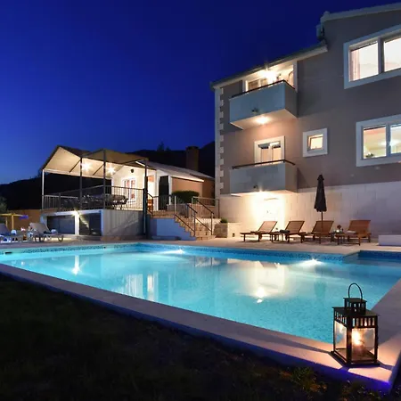 Holiday home Six-bedroom In