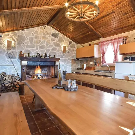 Holiday home Six-bedroom In Podstrana