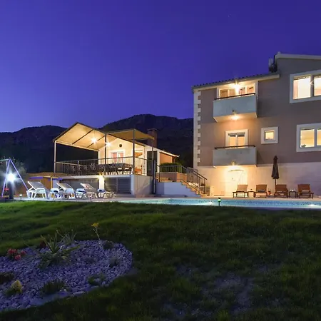 Six-bedroom In * Podstrana