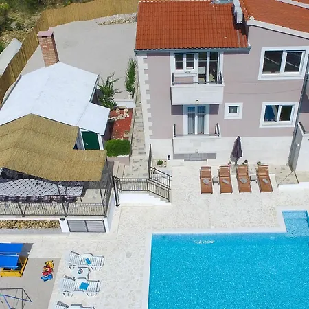 Holiday home Six-bedroom In Podstrana